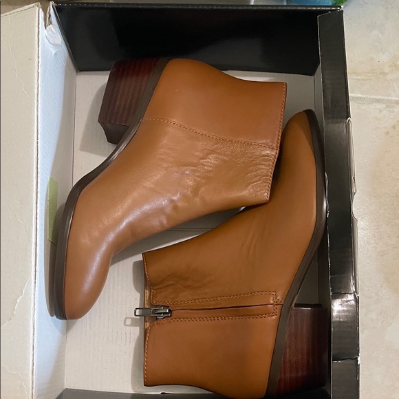 J. Crew Factory Brown Ankle Booties. - 6.5 - NWT - Picture 1 of 4
